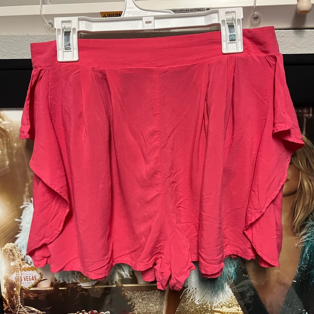BCBG flowy shorts